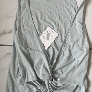 Twist it tank lululemon size 8